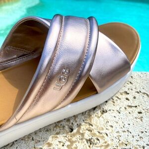 NEW UGG Women’s Zayne Crossband Sandal Wedge Slip On Size 9